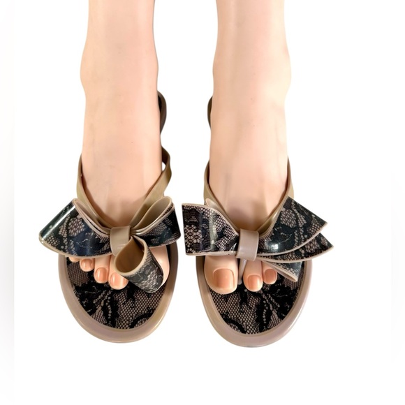 Valentino Garavani Lace Bow Sandals EU 40 / US 10 - Picture 11 of 16